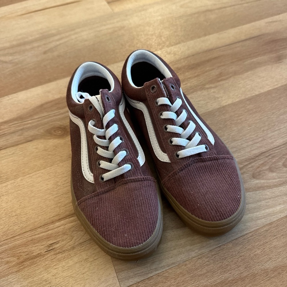 NEVER WORN Vans Old Skool Corduroy Sneakers in Burgundy and White